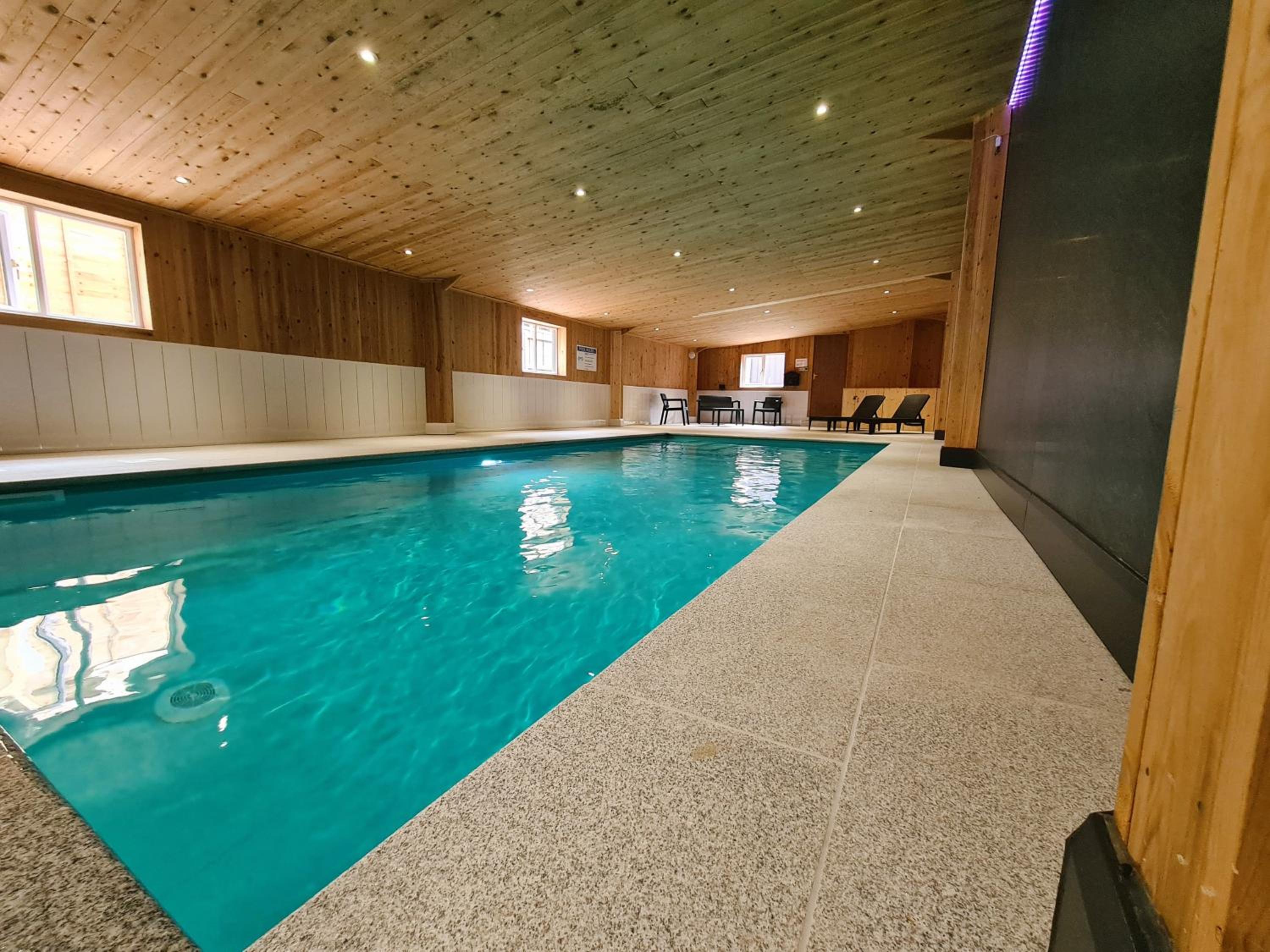 Twitchill Farm Cottages, Indoor Heated Pool, Peak District view 2