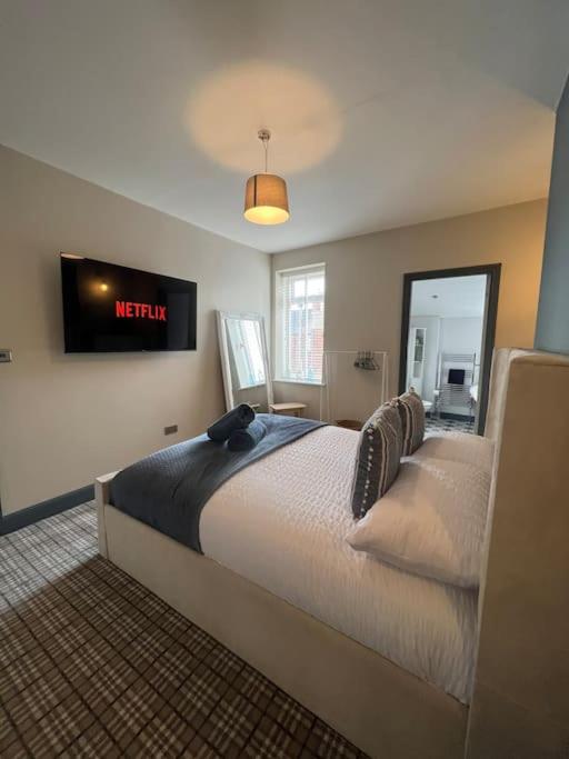 The Boathouse - Hottub - Sleeps 6