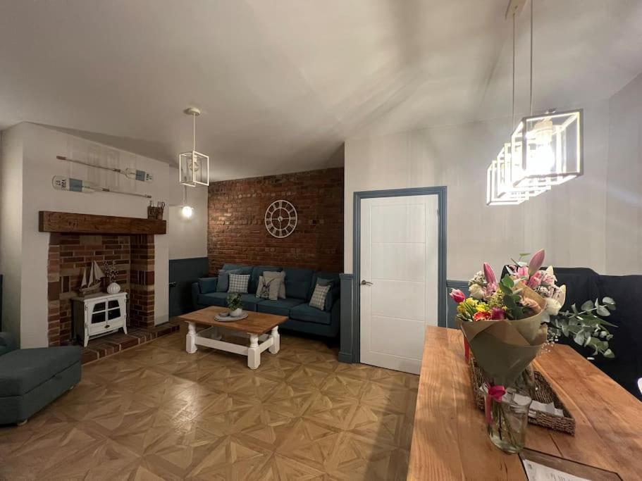 The Boathouse - Hottub - Sleeps 6, photo 6