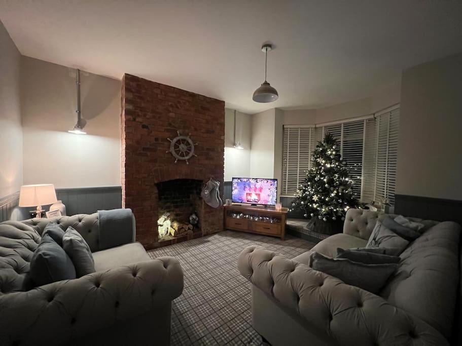 The Boathouse - Hottub - Sleeps 6, photo 24