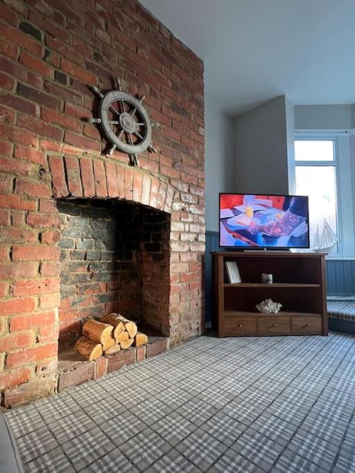The Boathouse - Hottub - Sleeps 6, photo 2