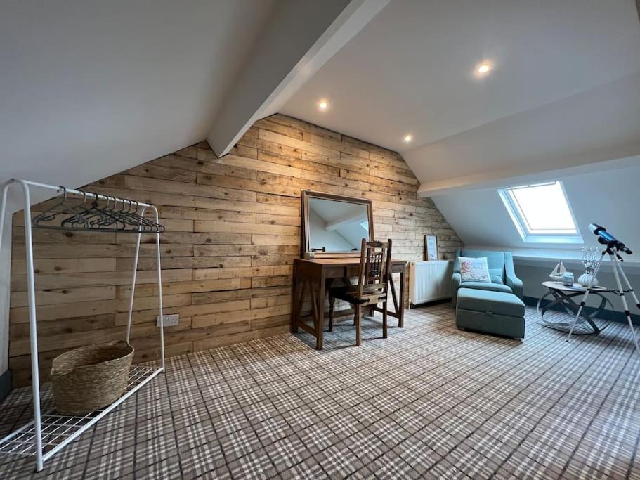 The Boathouse - Hottub - Sleeps 6, photo 13