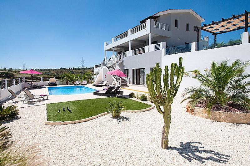 Villa Arcadia, Kallepia