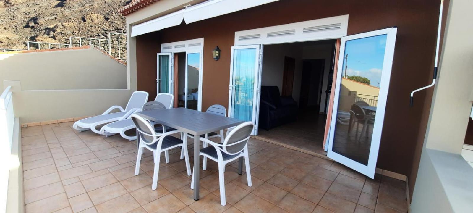 La Muralla Apartamentos