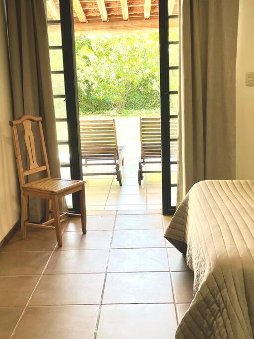 Casa en callejón privado en Chacras de Coria con bicicleta