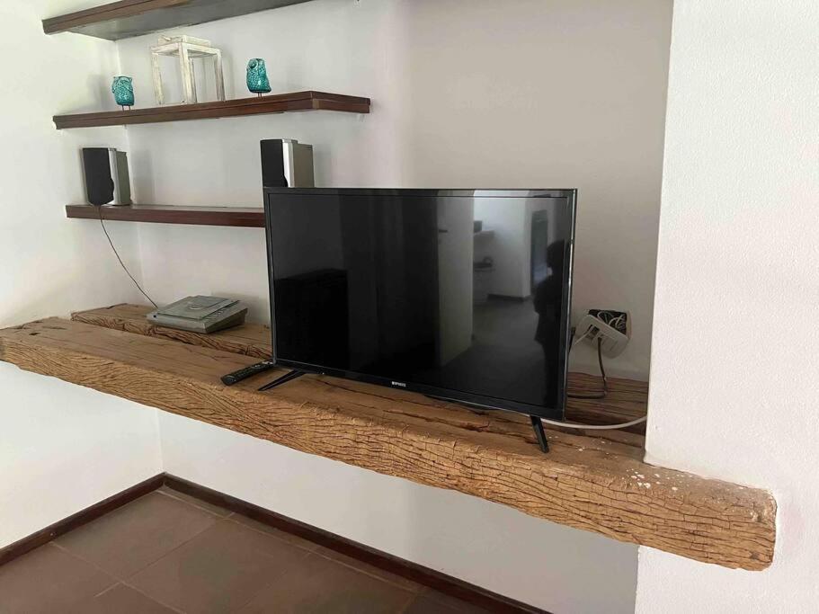 Casa en callejón privado en Chacras de Coria con bicicleta