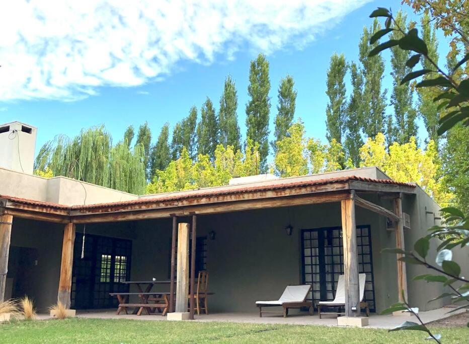Casa en callejón privado en Chacras de Coria con bicicleta