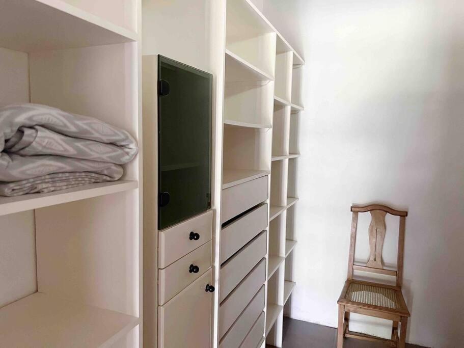 Casa en callejón privado en Chacras de Coria con bicicleta