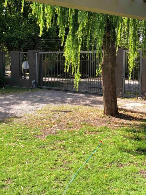 Casa en callejón privado en Chacras de Coria con bicicleta