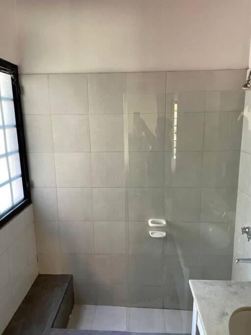 Casa en callejón privado en Chacras de Coria con bicicleta