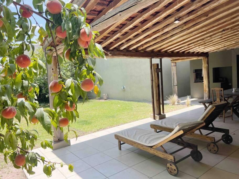 Casa en callejón privado en Chacras de Coria con bicicleta