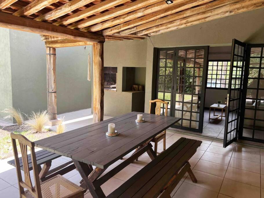 Casa en callejón privado en Chacras de Coria con bicicleta