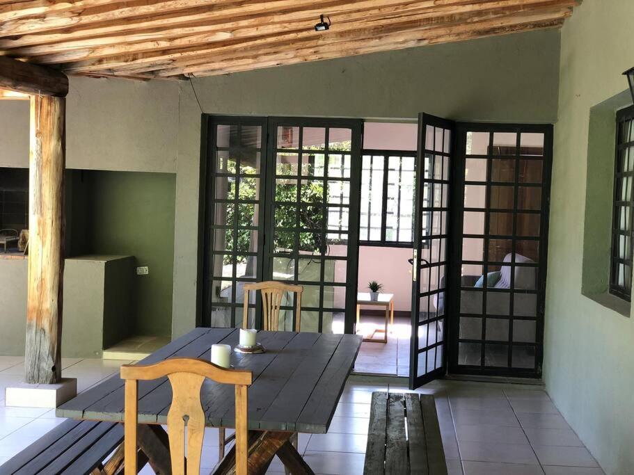 Casa en callejón privado en Chacras de Coria con bicicleta