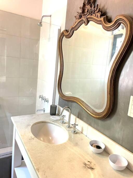 Casa en callejón privado en Chacras de Coria con bicicleta