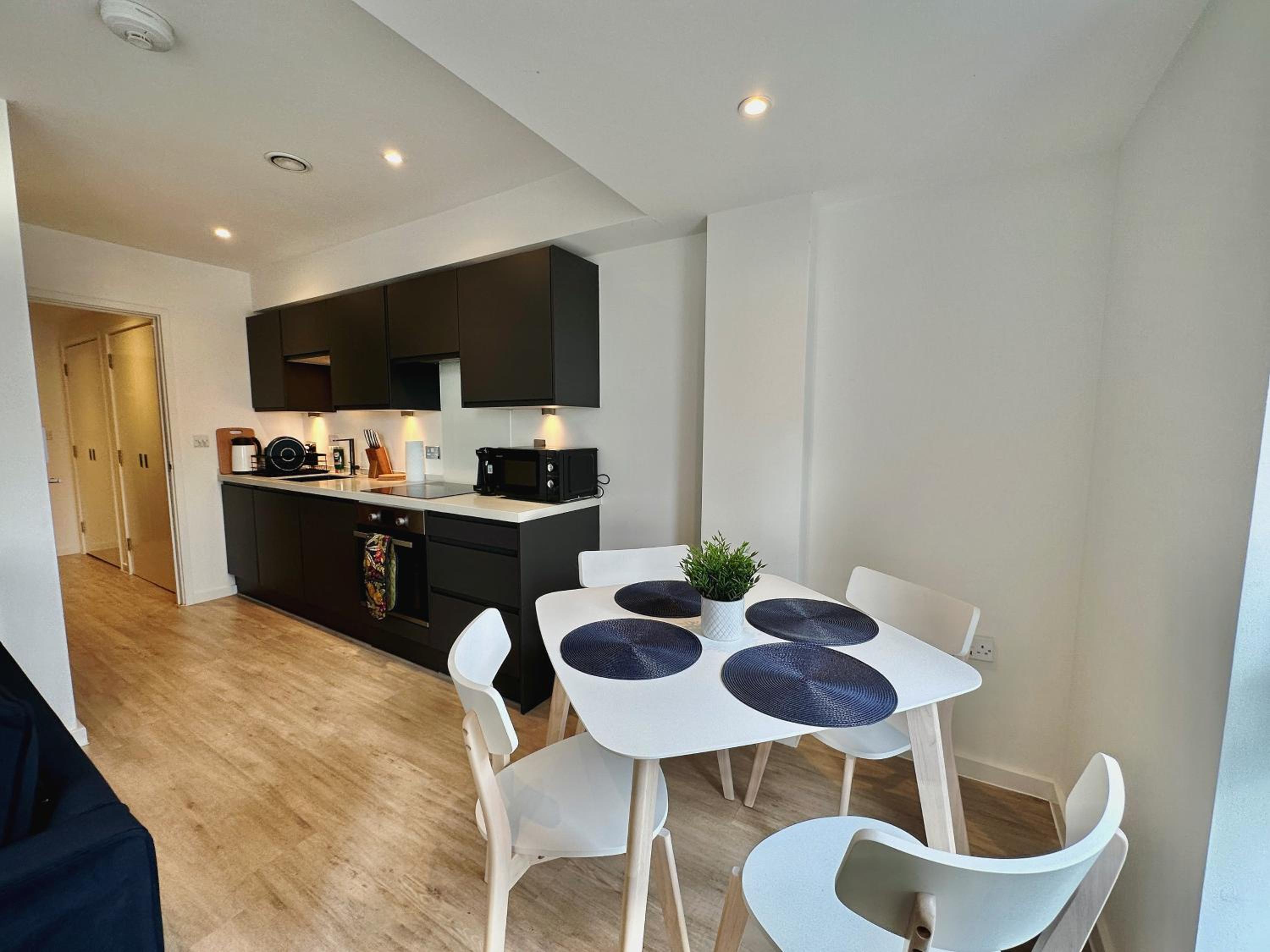 Coates House by Guestz