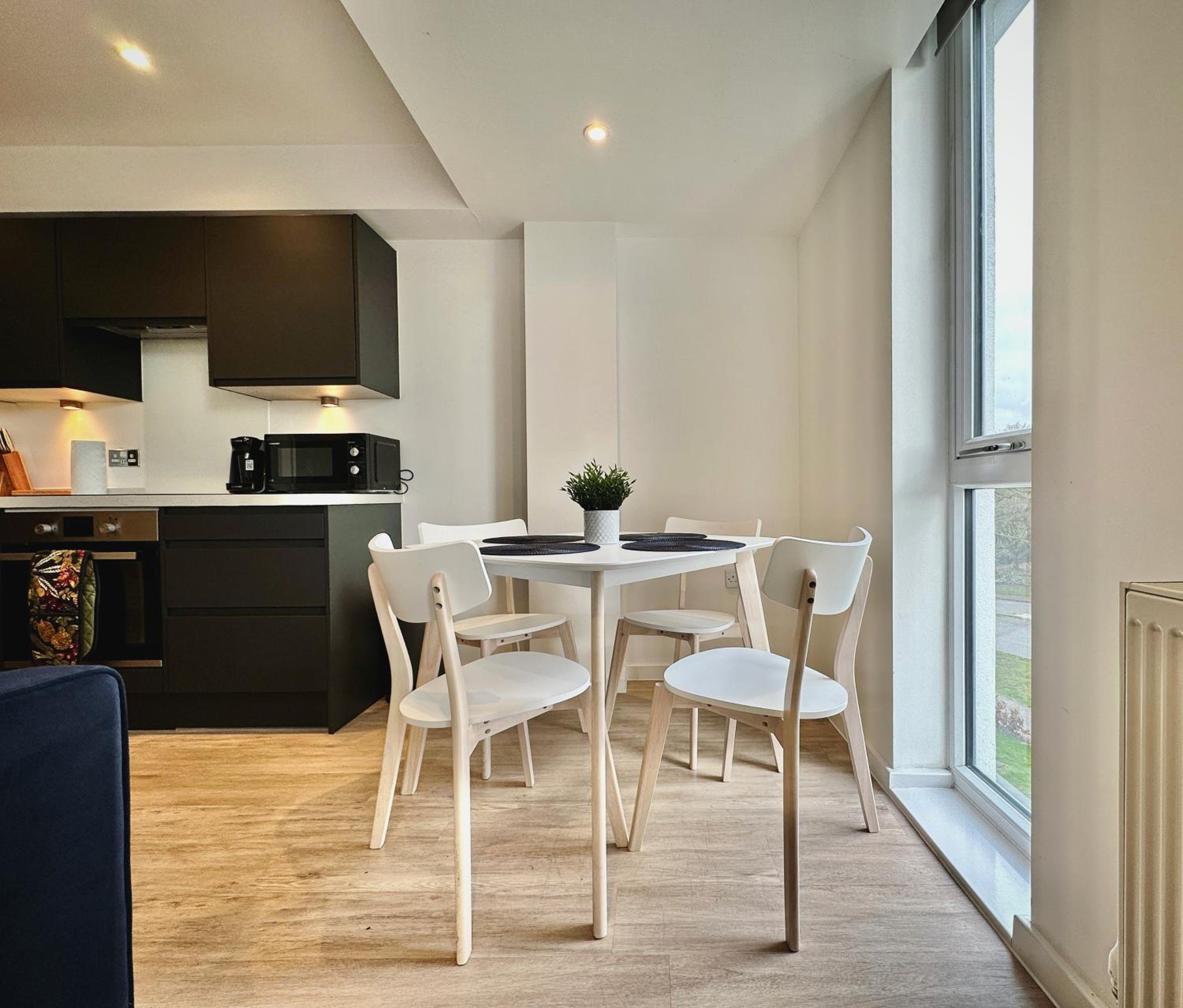 Coates House by Guestz