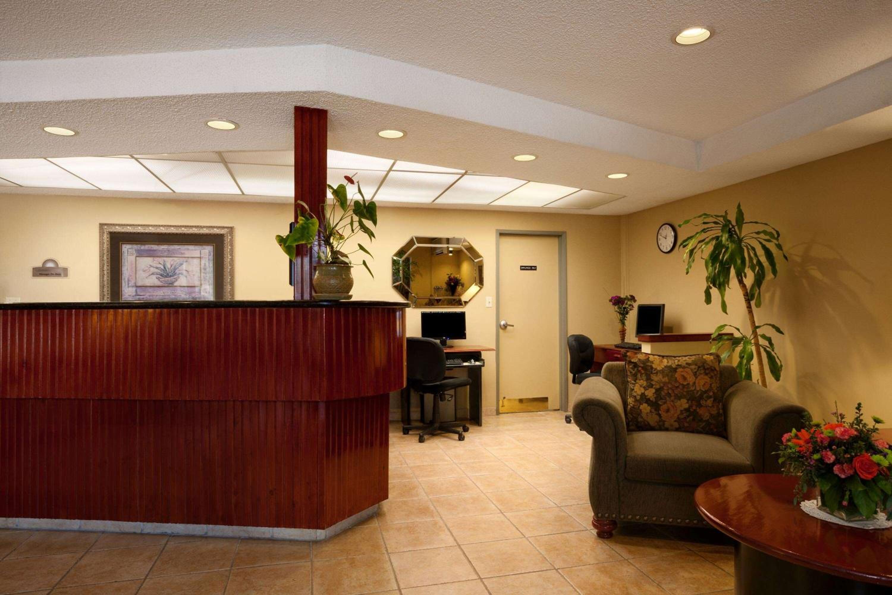 Days Inn by Wyndham San Diego/Downtown/Convention Center-2