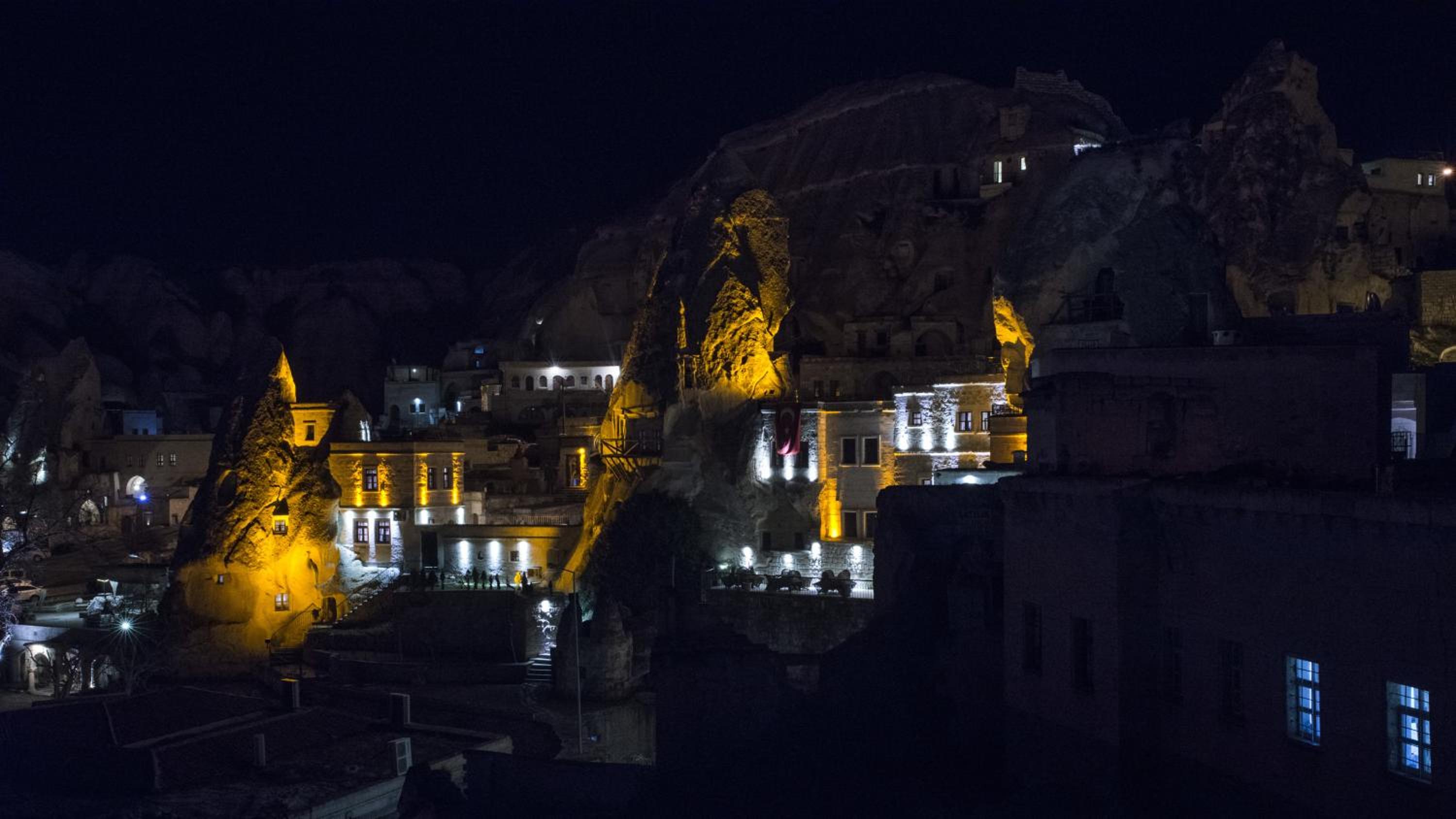 Bedrock Cave Hotel - Image 137