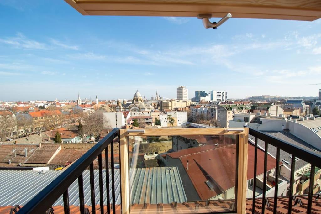 Spacious, central and luxury flat with great view! view 2