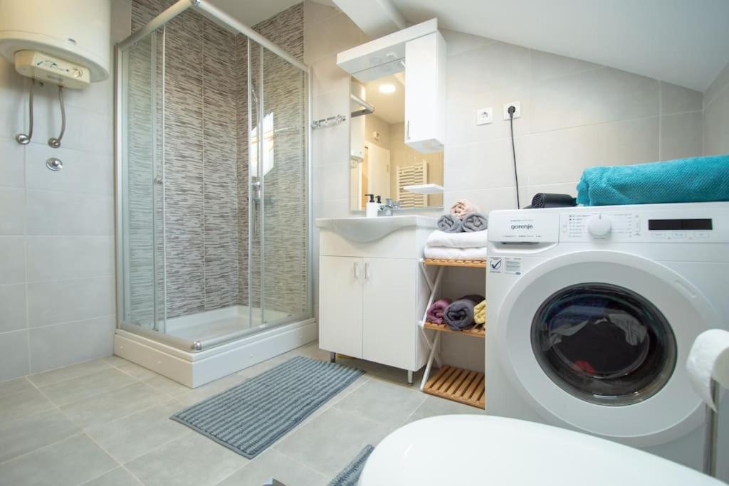 Spacious, central and luxury flat with great view! view 3