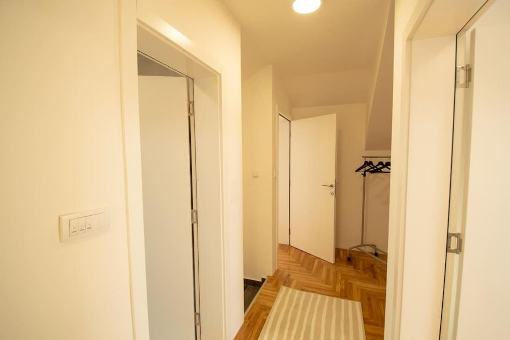 Spacious, central and luxury flat with great view! view 5