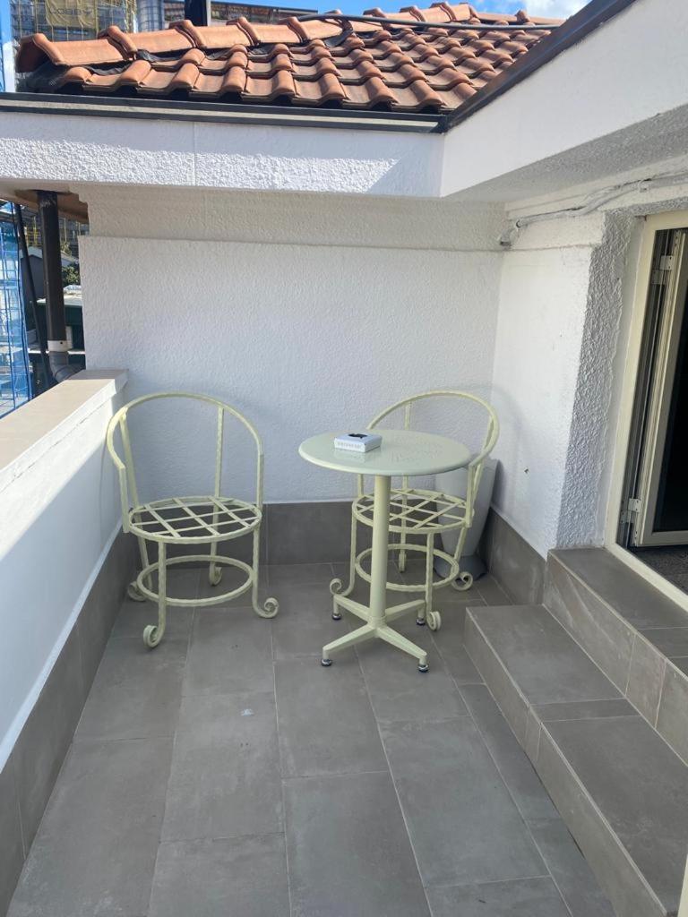 Jonexh Apartments