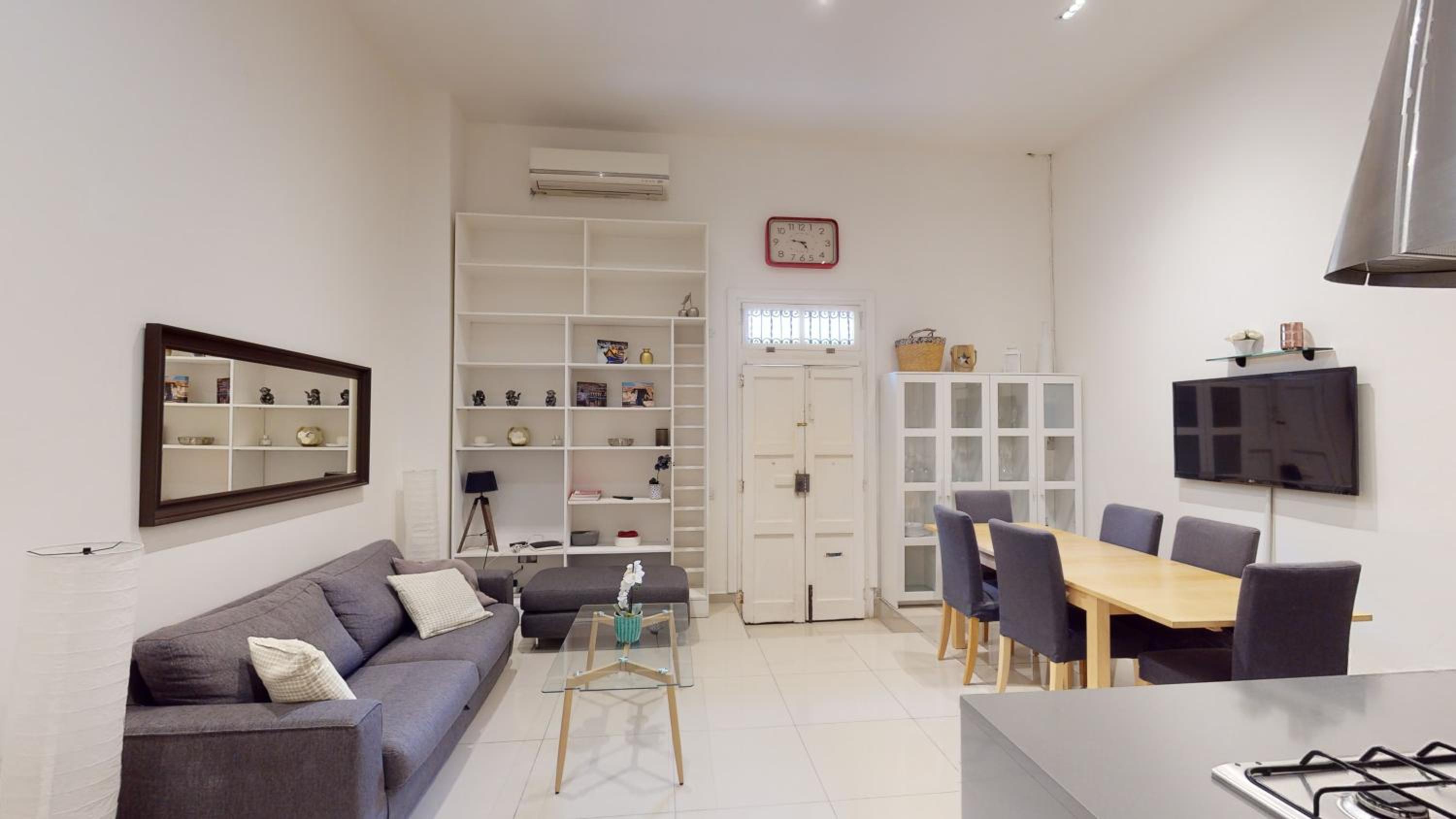 Spacious 3 bedroom maisonette view 5