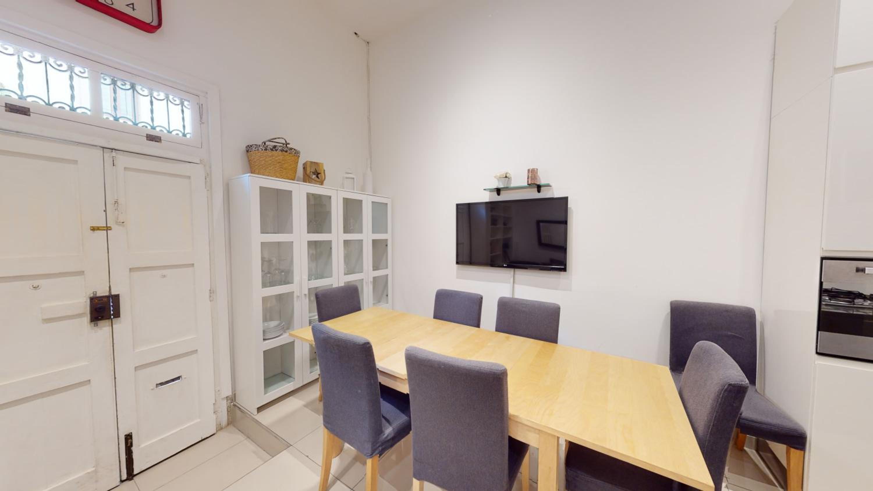 Spacious 3 bedroom maisonette view 4