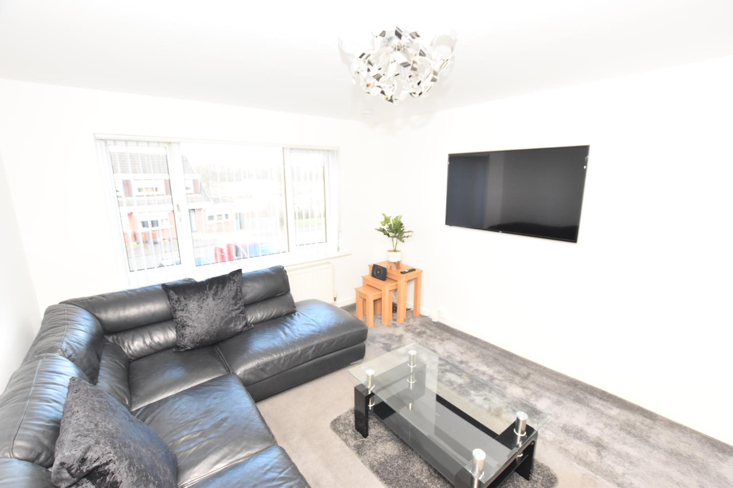 3 Bedroom Apartment in a Quiet Location view 3