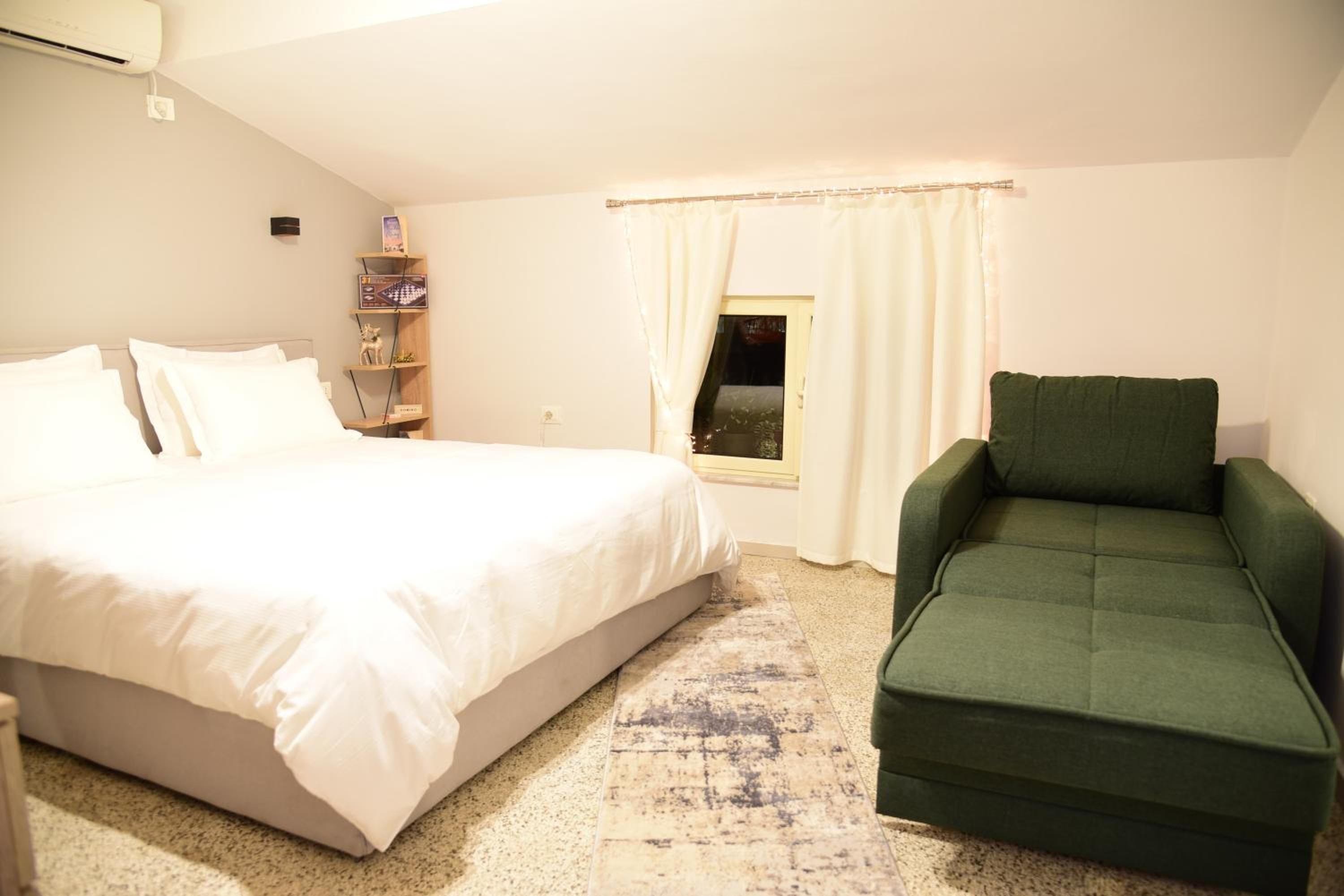 Jonexh Apartments