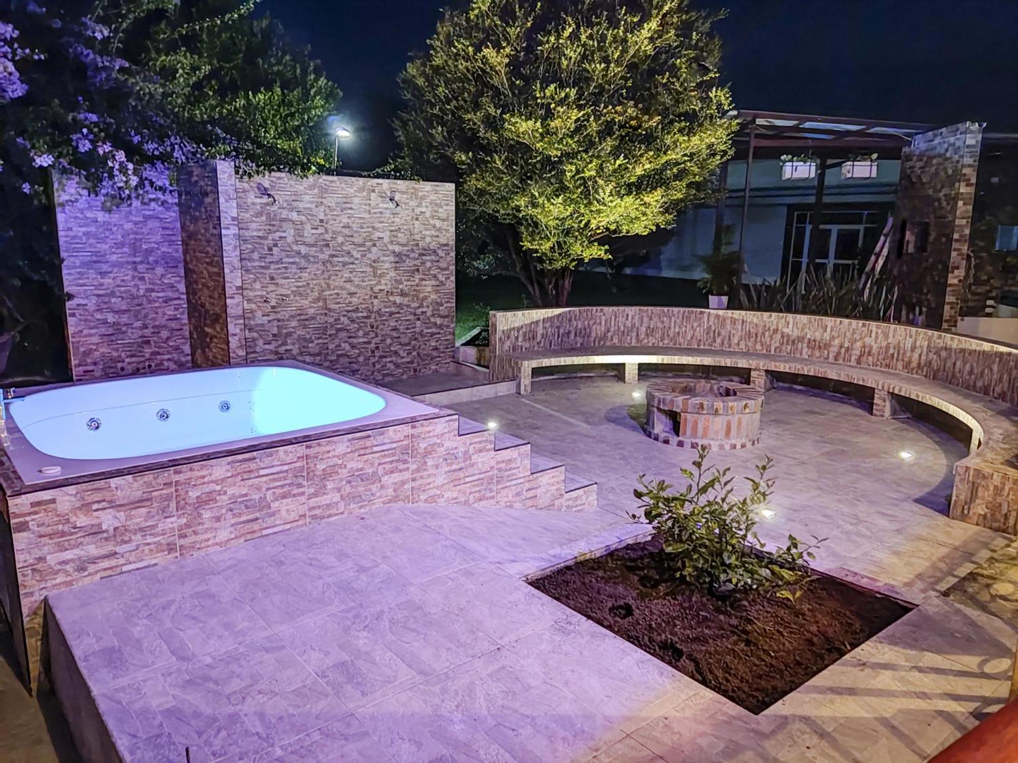 VILLA ALEJANDRA - Hermosa FINCA cerca al centro - Sendero - Jacuzzi