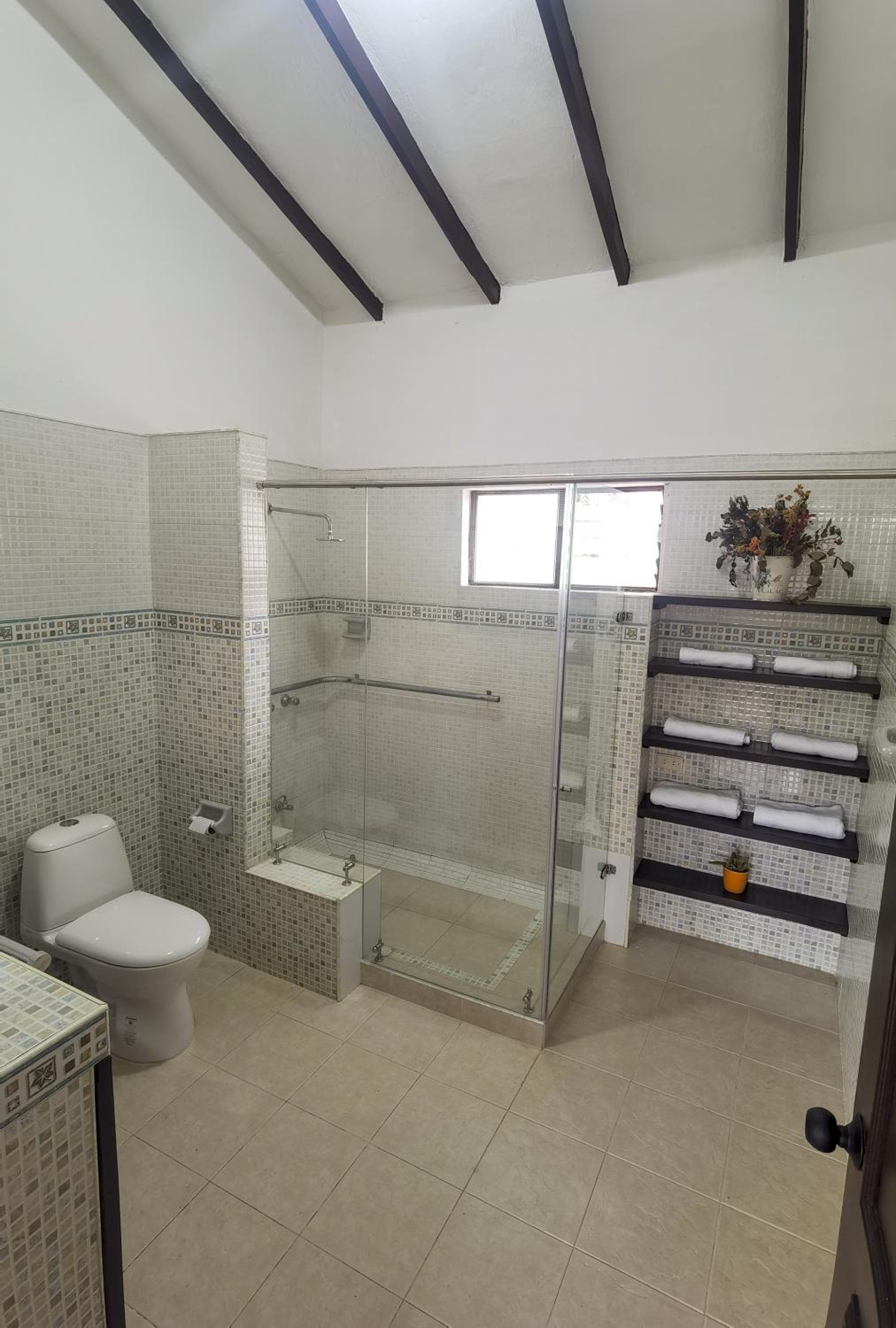 VILLA ALEJANDRA - Hermosa FINCA cerca al centro - Sendero - Jacuzzi