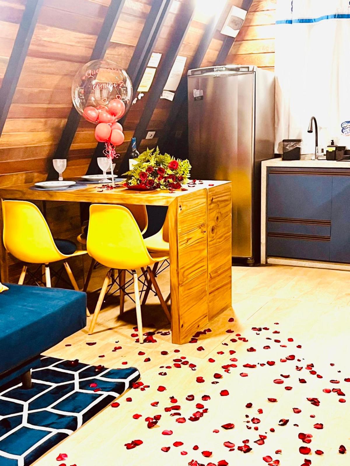 Chalé Na coruja e Chalé Encanto com BANHEIRA com AQUECEDOR e hidromassagem 7,5km centro Águas com COM CAFÉ, internet Starlink