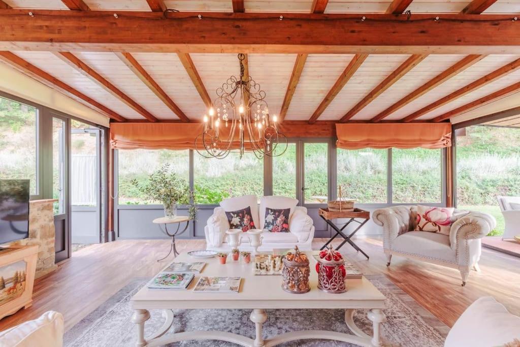 Villa Veranda, a Romantic Farmhouse with Pool