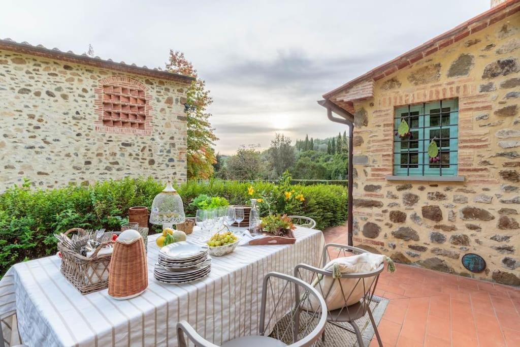 Villa Veranda, a Romantic Farmhouse with Pool