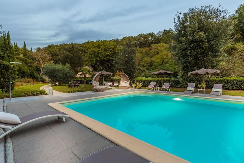 Villa Veranda, a Romantic Farmhouse with Pool