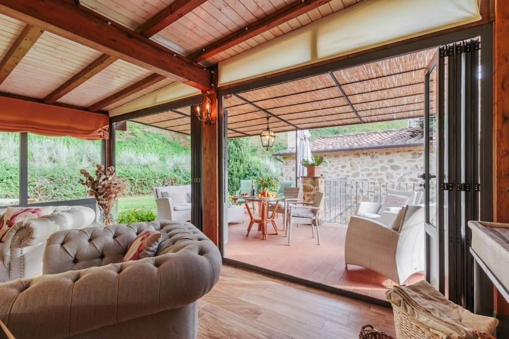 Villa Veranda, a Romantic Farmhouse with Pool