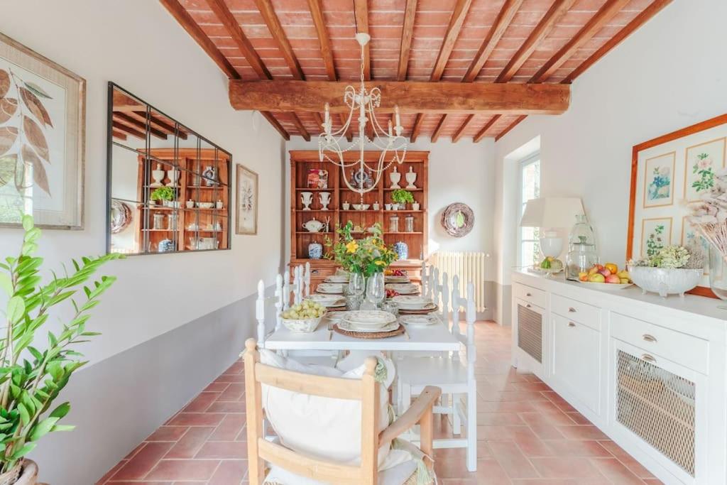 Villa Veranda, a Romantic Farmhouse with Pool