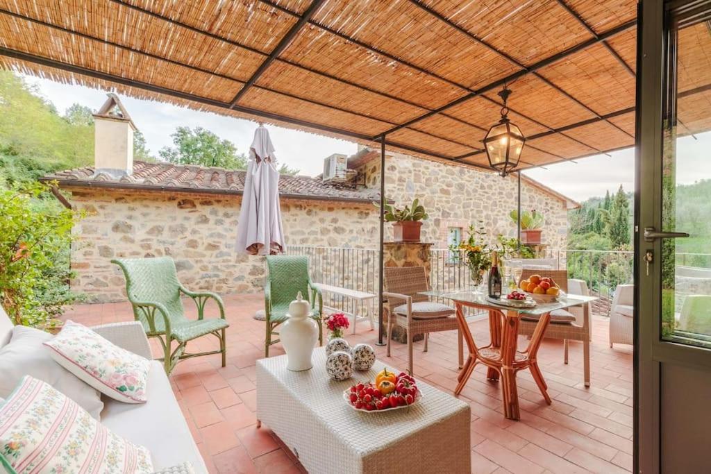 Villa Veranda, a Romantic Farmhouse with Pool