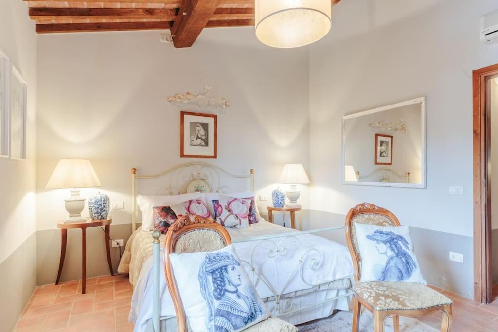 Villa Veranda, a Romantic Farmhouse with Pool