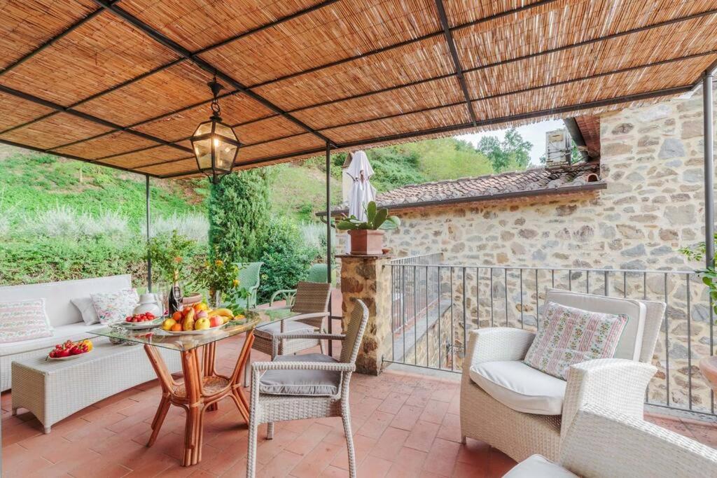 Villa Veranda, a Romantic Farmhouse with Pool