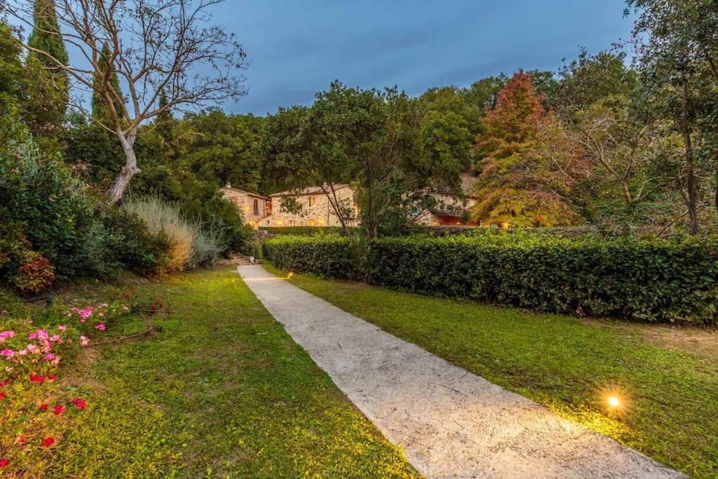 Villa Veranda, a Romantic Farmhouse with Pool