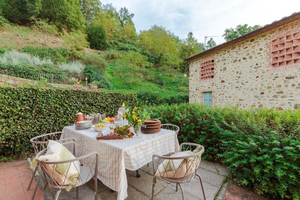 Villa Veranda, a Romantic Farmhouse with Pool