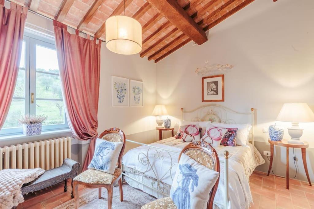 Villa Veranda, a Romantic Farmhouse with Pool