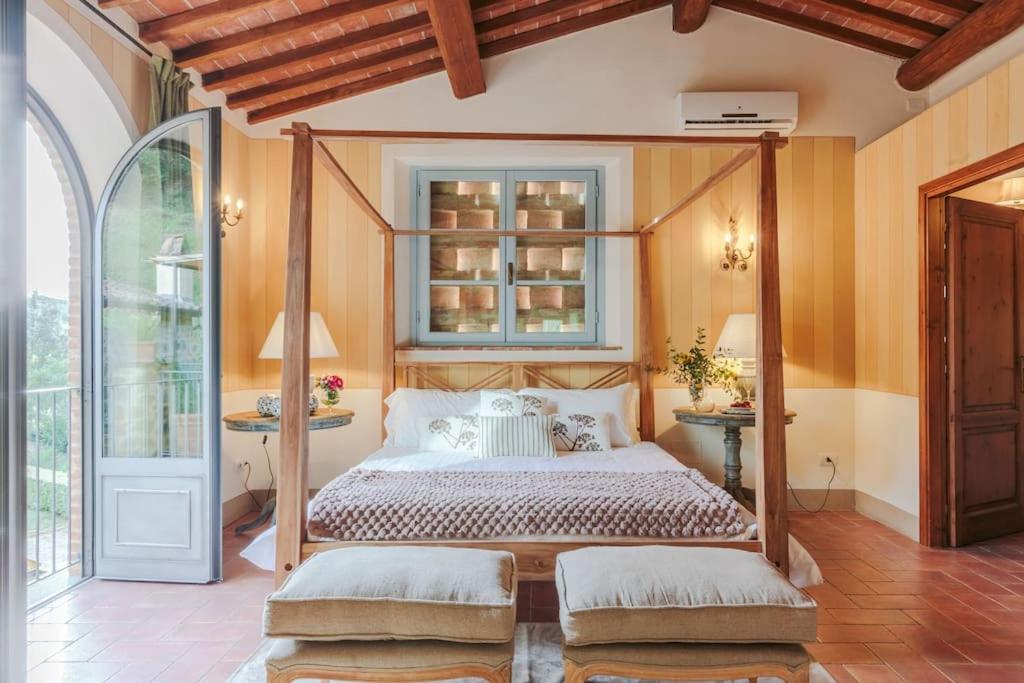 Villa Veranda, a Romantic Farmhouse with Pool