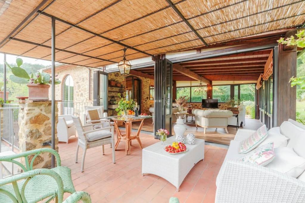 Villa Veranda, a Romantic Farmhouse with Pool