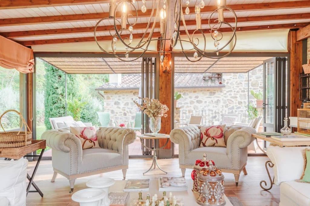 Villa Veranda, a Romantic Farmhouse with Pool