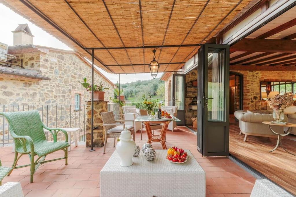 Villa Veranda, a Romantic Farmhouse with Pool