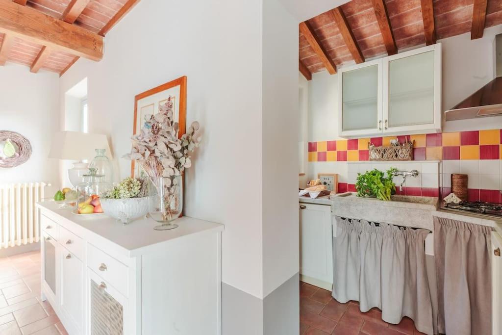 Villa Veranda, a Romantic Farmhouse with Pool