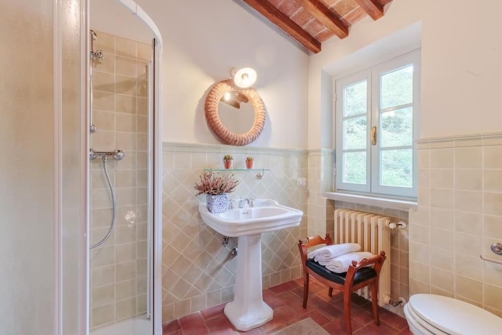 Villa Veranda, a Romantic Farmhouse with Pool